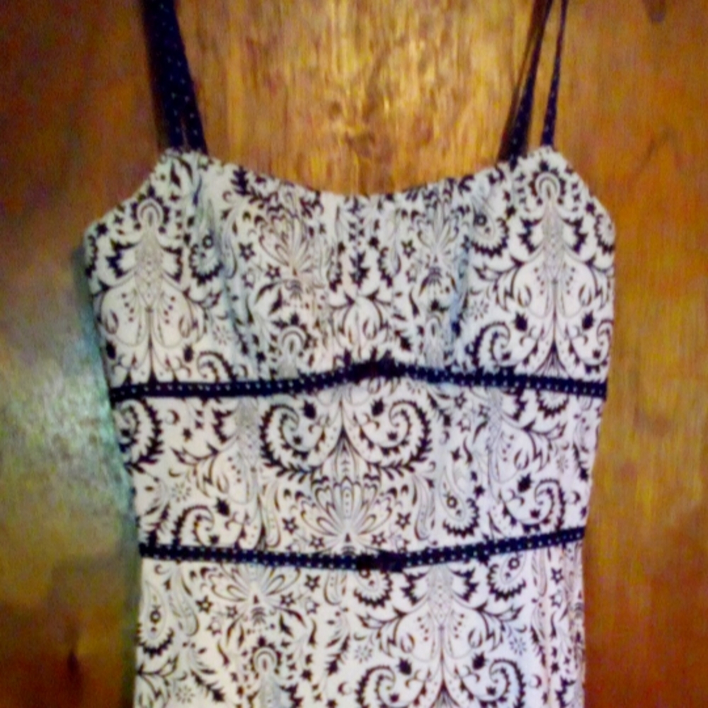 Ruby rox dress size 7 white and black Paisley